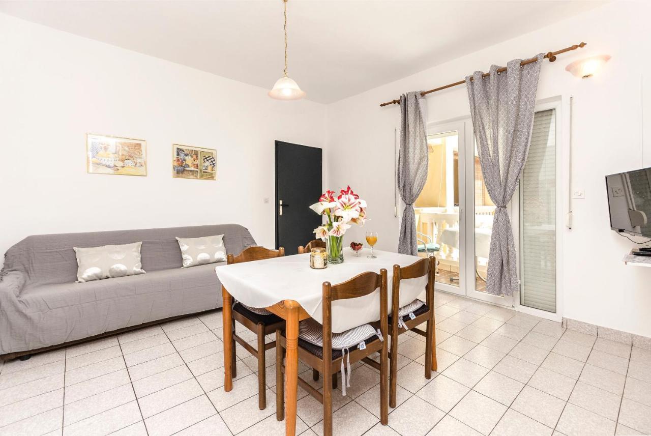 Apartments And Room Lotus Трибунь Экстерьер фото