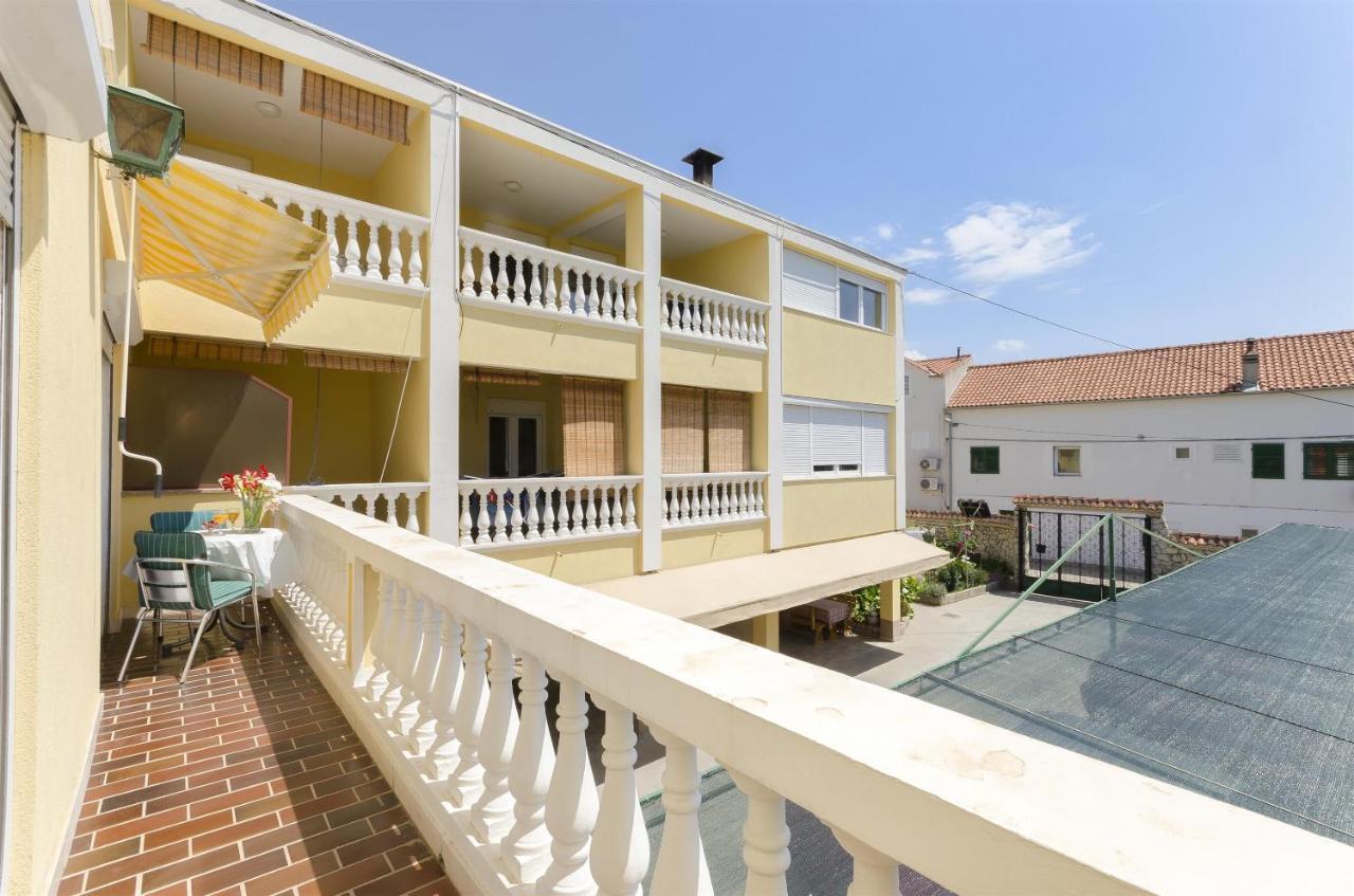 Apartments And Room Lotus Трибунь Экстерьер фото